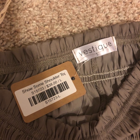 Vestique Off the Shoulder Top - Picture 8 of 8